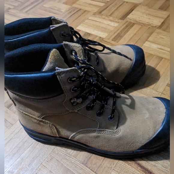 Steel toe boots - Picture 2 of 3